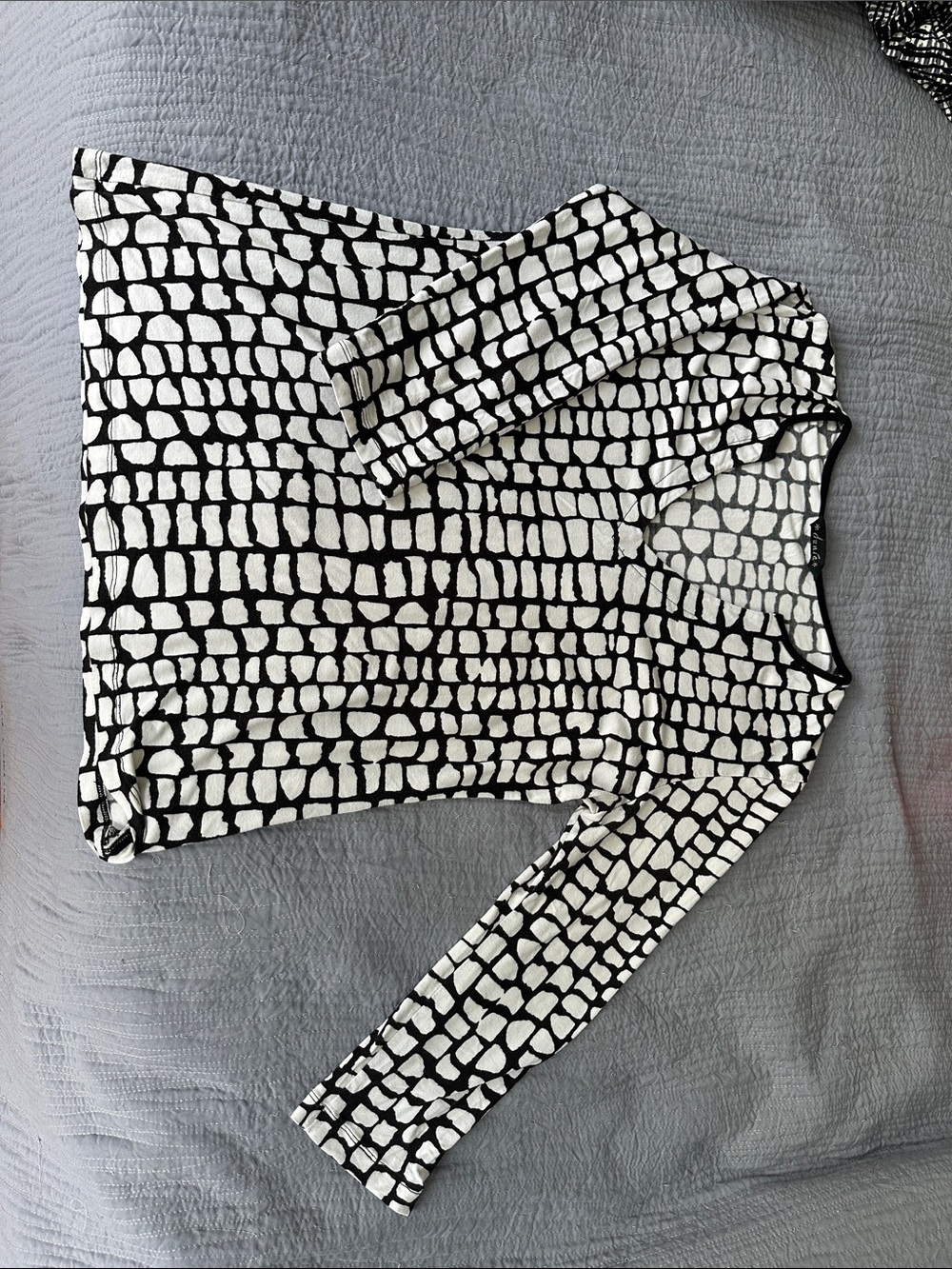 Half sleeve black and white alligator pattern shirt